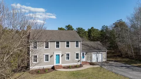 8 Farrell Dr, Sandwich, MA 02644