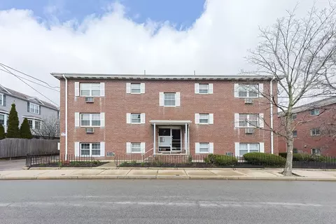 31 Pond St #17, Waltham, MA 02451