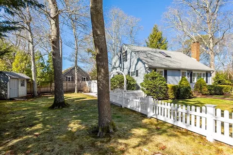 Exterior - 394 Old Stage Rd, Centerville, MA 02632 photo 6 of 12