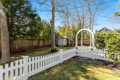 Exterior - 394 Old Stage Rd, Centerville, MA 02632 photo 7 of 12