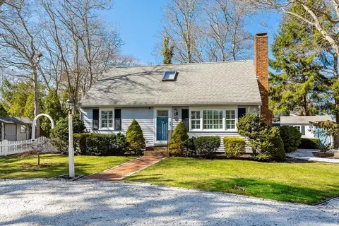 Exterior - 394 Old Stage Rd, Centerville, MA 02632 photo 11 of 12