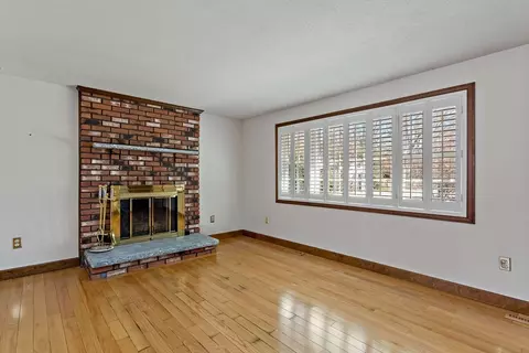 Living - 394 Old Stage Rd, Centerville, MA 02632 photo 3 of 5