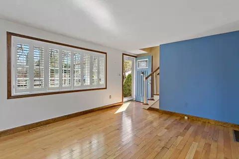 Living - 394 Old Stage Rd, Centerville, MA 02632 photo 2 of 5