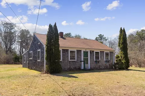 471 Old Falmouth Rd, Marstons Mills, MA 02648