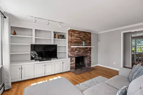 Living - 22 Merideth Way, Centerville, MA 02632 photo 2 of 5