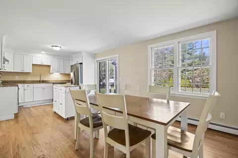 Dining - 22 Merideth Way, Centerville, MA 02632 photo 1 of 3