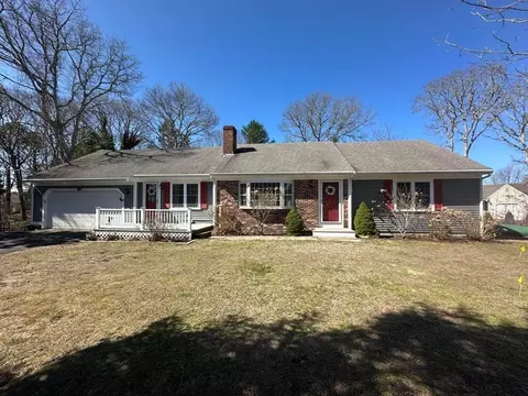 15 Adrienne Dr, Yarmouth, MA 02664