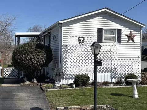52 Colvin St, Attleboro, MA 02703