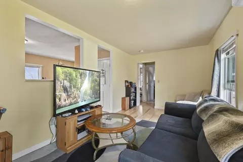 Living - 11 Brown St, Spencer, MA 01562 photo 1 of 2