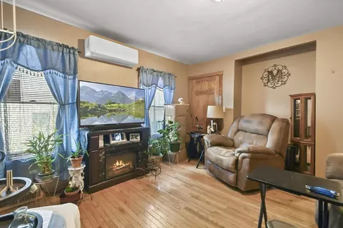 Living - 11 Brown St, Spencer, MA 01562 photo 2 of 2