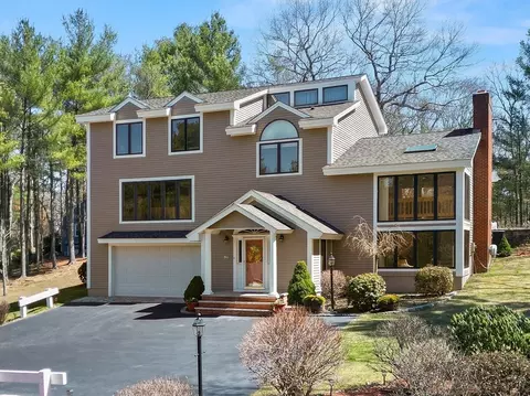 94 Granville Ln, North Andover, MA 01845