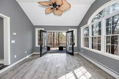 17 Autumn St, Windham, NH 03087