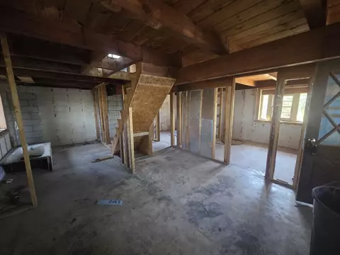 Entry Way - 33 Noel Dr, Ashburnham, MA 01430 photo 1 of 2