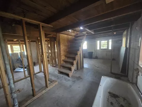 Entry Way - 33 Noel Dr, Ashburnham, MA 01430 photo 2 of 2