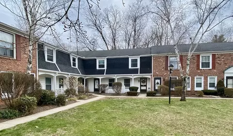 73 Jamestown Dr #73, Springfield, MA 01108