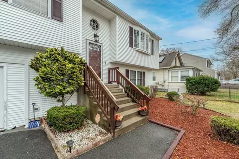 155 Lucerne Rd, Springfield, MA 01119 photo 3