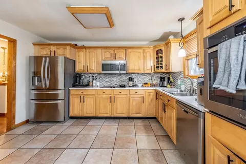 155 Lucerne Rd, Springfield, MA 01119 photo 7