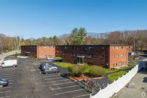 69 Nicholas Rd #I, Framingham, MA 01701