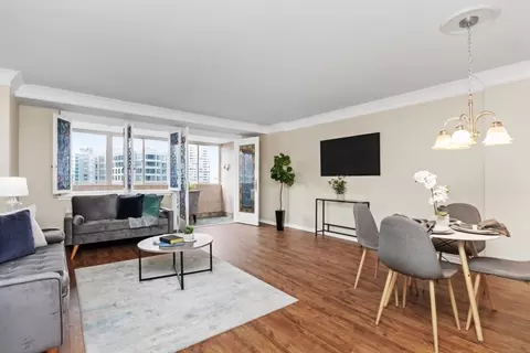 2 Hawthorne Pl #8O, Boston, MA 02114