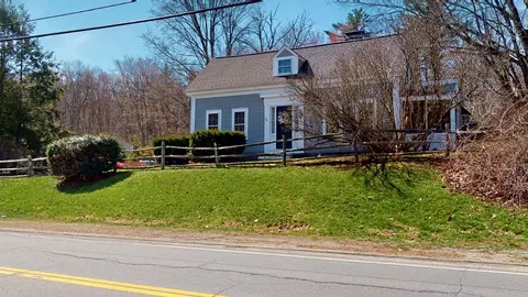 1 Amesbury Rd, Newton, NH 03858