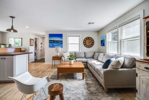 8 Rivers End Rd, Teaticket, MA 02536