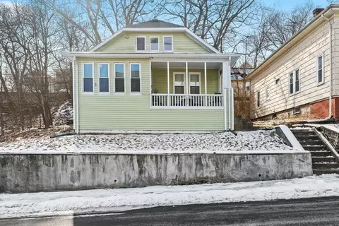 223 Paradis Ave, Woonsocket, RI 02895