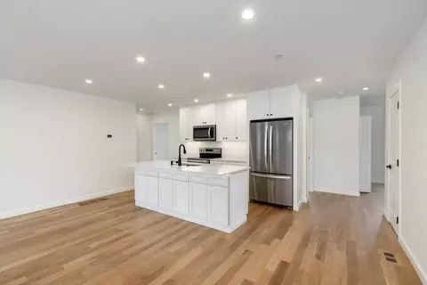 106 Broadway #1, Salem, MA 01970