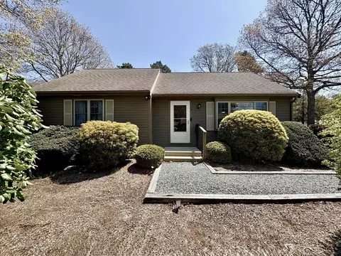 144 Sudbury Ln, Hyannis, MA 02601