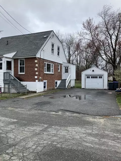 33 Kensington Ave, Methuen, MA 01844