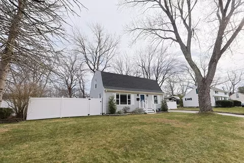 23 Linden St, Oxford, MA 01540