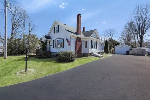 116 Sycamore St, Swansea, MA 02777