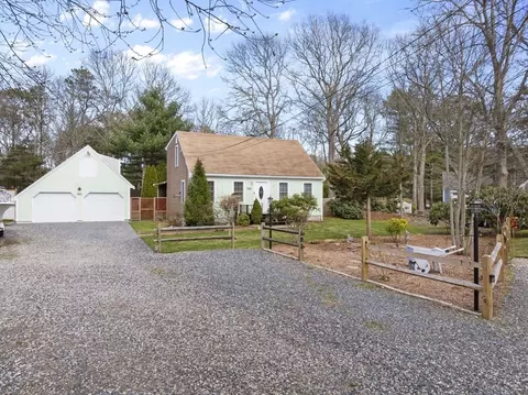 960 Old Stage Rd, Centerville, MA 02632 photo 2
