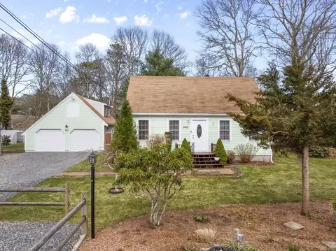 960 Old Stage Rd, Centerville, MA 02632