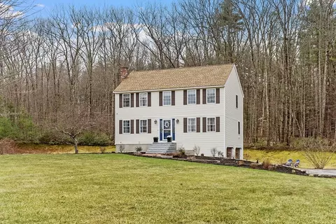 3 Ashley St, Pepperell, MA 01463