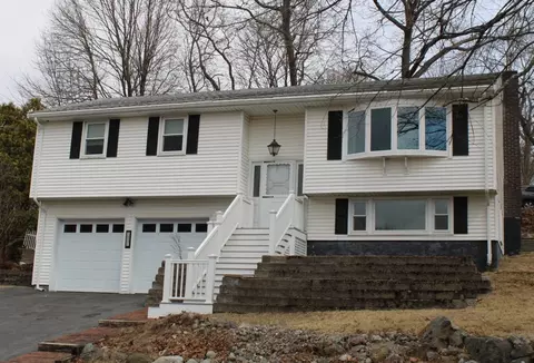 53 Pelham St, Saugus, MA 01906