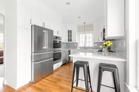 7 Maple Pl, Needham, MA 02492 photo 5