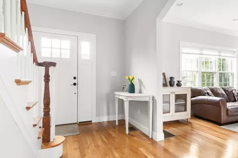 7 Maple Pl, Needham, MA 02492 photo 2