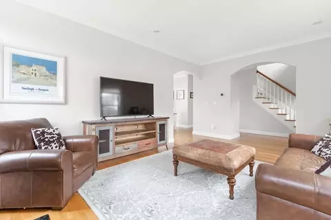 7 Maple Pl, Needham, MA 02492 photo 4