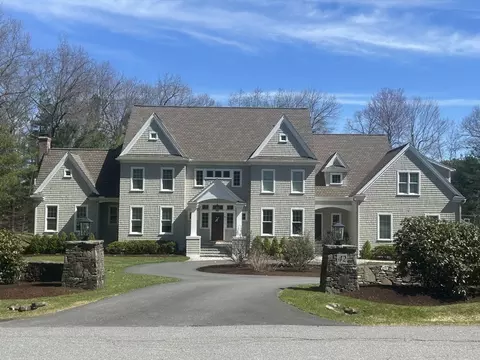 42 Oak Trl, Bolton, MA 01740