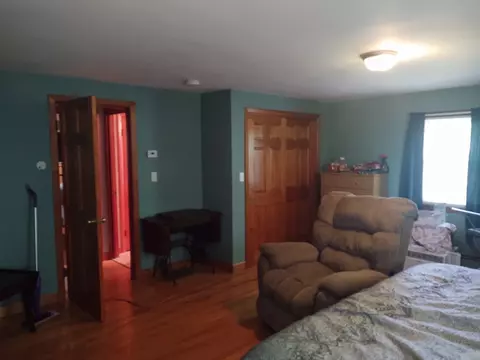 62 Chestnut St, Seekonk, MA 02771