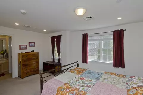 208 Pine St #33, Amherst, MA 01002 photo 23