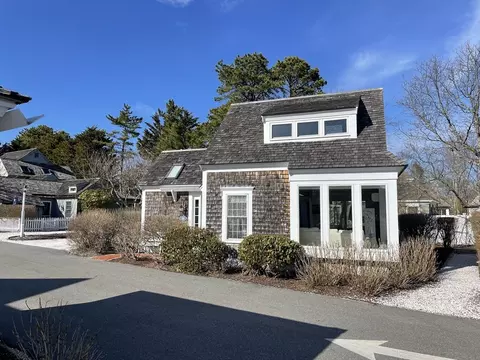 16 Hydrangea Ln #800, Mashpee, MA 02649