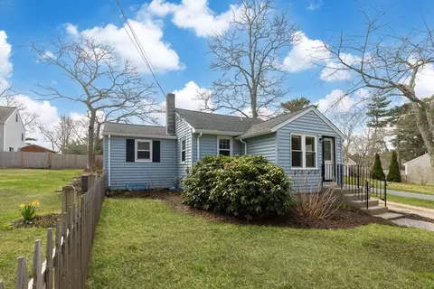 33 Nickerson St, Plymouth, MA 02360