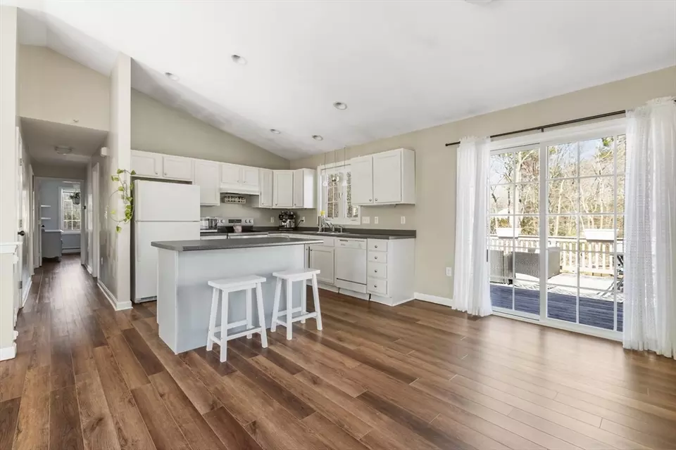  18 Forestview Dr, Fairhaven, MA 02719 photo 10