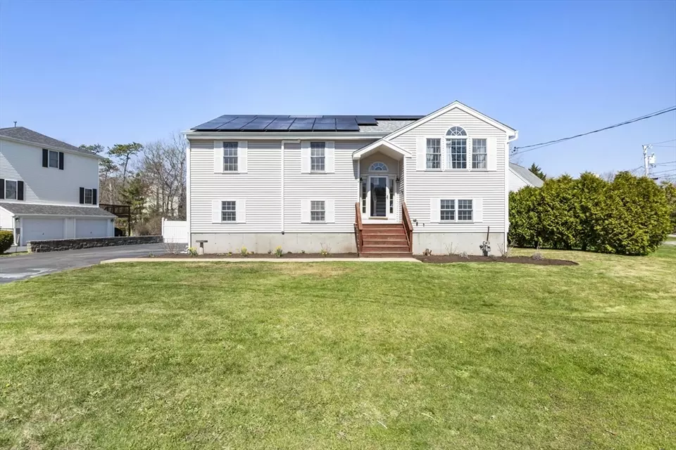  18 Forestview Dr, Fairhaven, MA 02719 photo 1