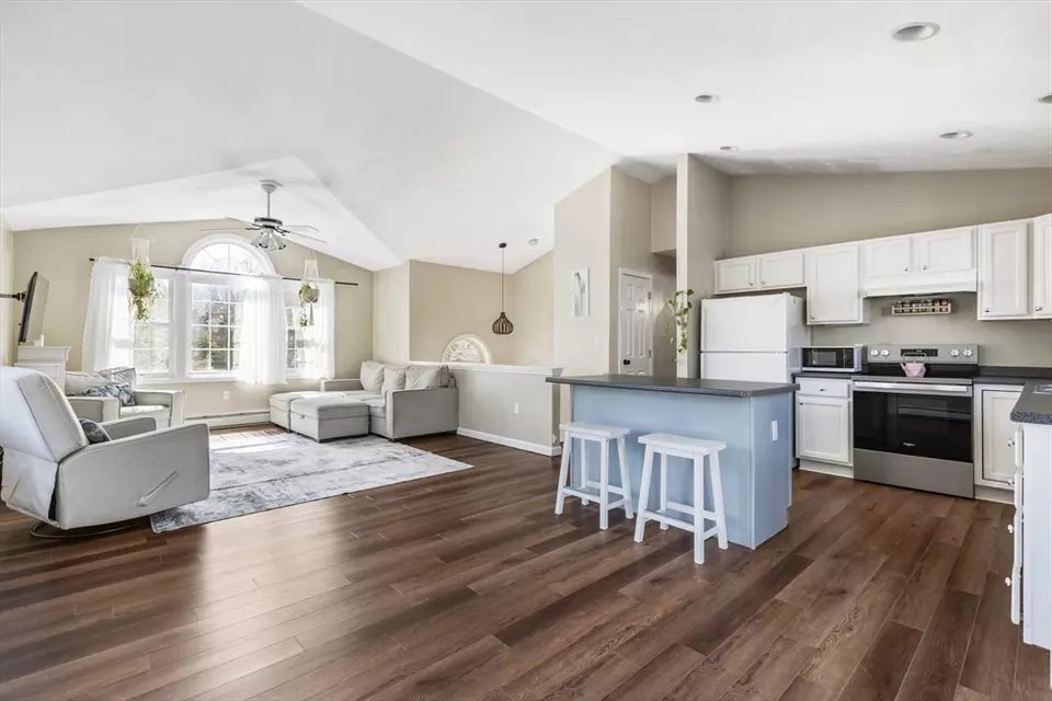  18 Forestview Dr, Fairhaven, MA 02719 photo 2