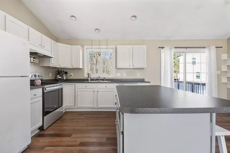  18 Forestview Dr, Fairhaven, MA 02719 photo 5