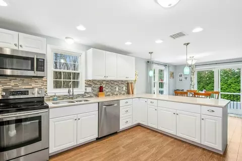 22 Walter Dr, Raynham, MA 02767 photo 12