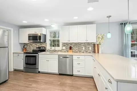 22 Walter Dr, Raynham, MA 02767 photo 10