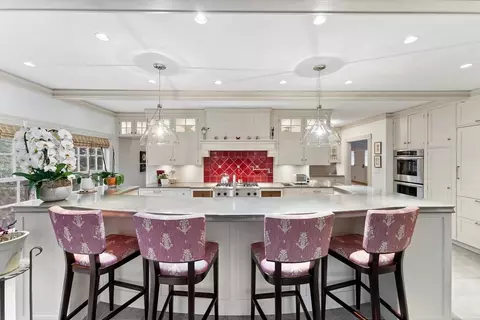 160 Partridge Ln, Concord, MA 01742